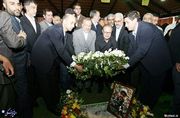 مزار شهید عماد مغنیه به همراه پدر شهید، بیروت، 6 خرداد1387